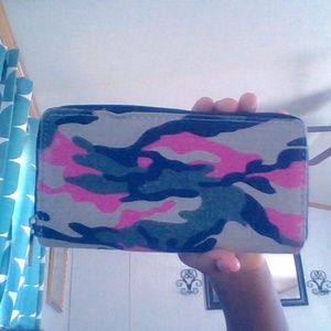 camo wallet